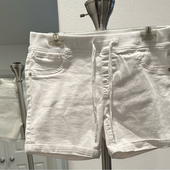 Justice White Shorts 18 1/2 PLUS - size Childrens Clothing: 18 - Picture 1 of 2